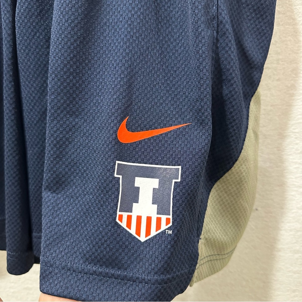 University of Illinois Nike Shorts - Picture 4 of 10